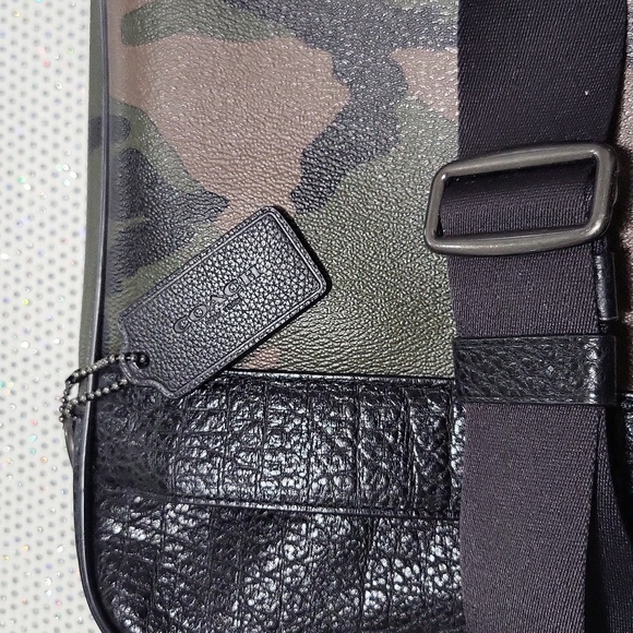 Authentic Coach Messenger Bag - Picture 3 of 6